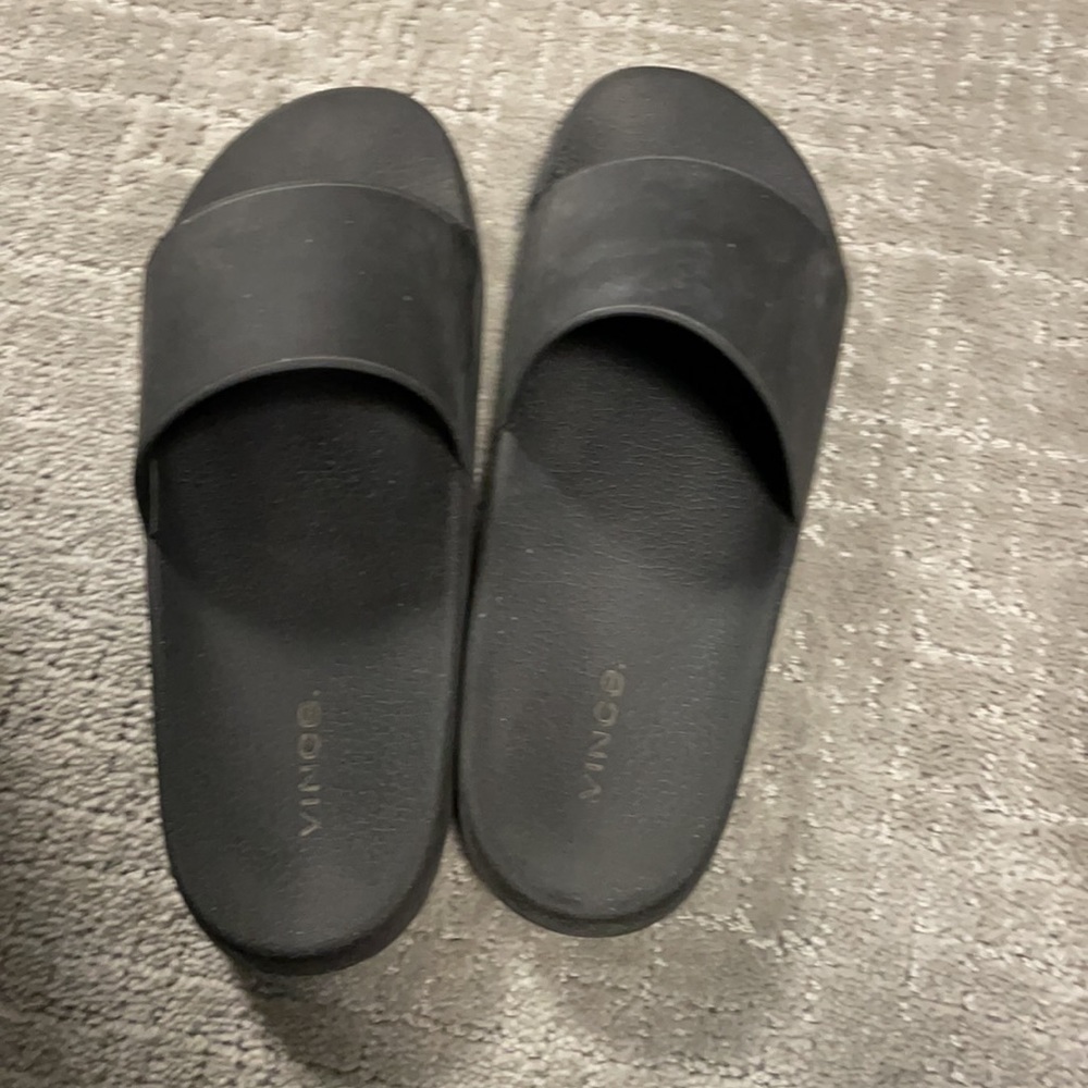 Vince slides - Picture 3 of 4